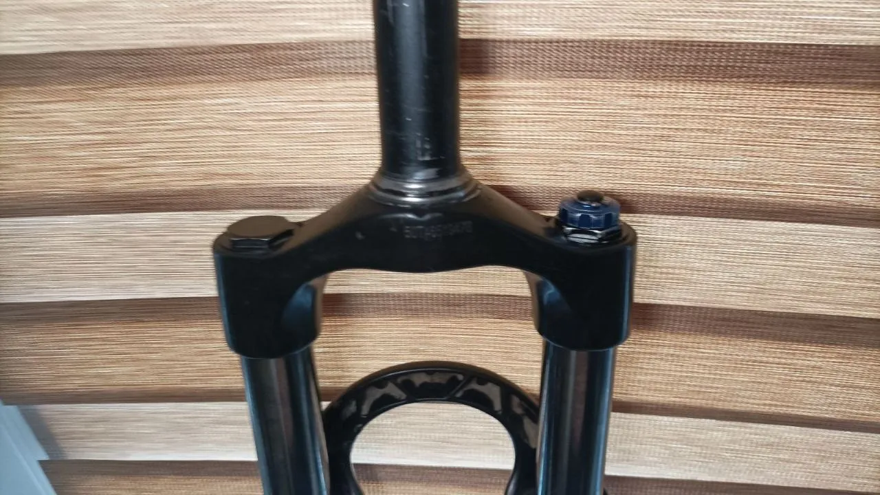 RockShox Argyle RC вилка передня фото 6