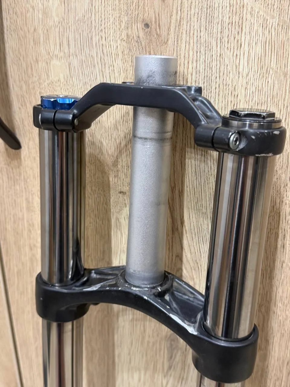 Rock Shox Domain R Dual Crown передня вилка 200мм фото 5