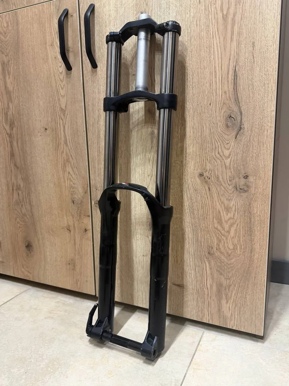 Rock Shox Domain R Dual Crown передня вилка 200мм фото 1