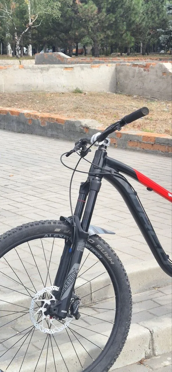Вилка RockShox Yari фото 2