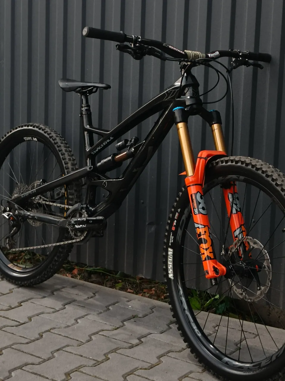 YT Capra CF Pro Race 2017 Carbon 27.5 M фото 1
