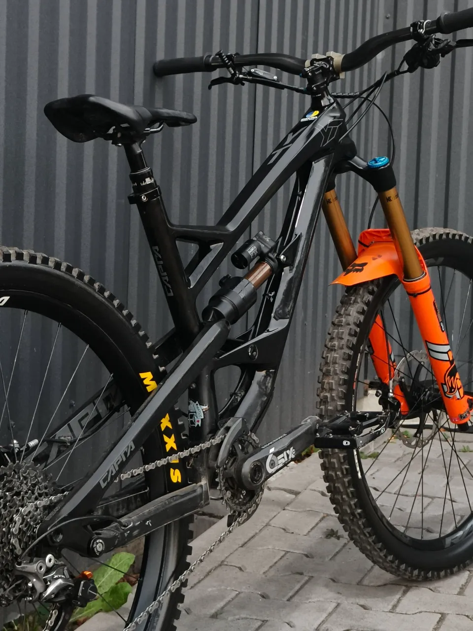 YT Capra CF Pro Race 2017 Carbon 27.5 M фото 2