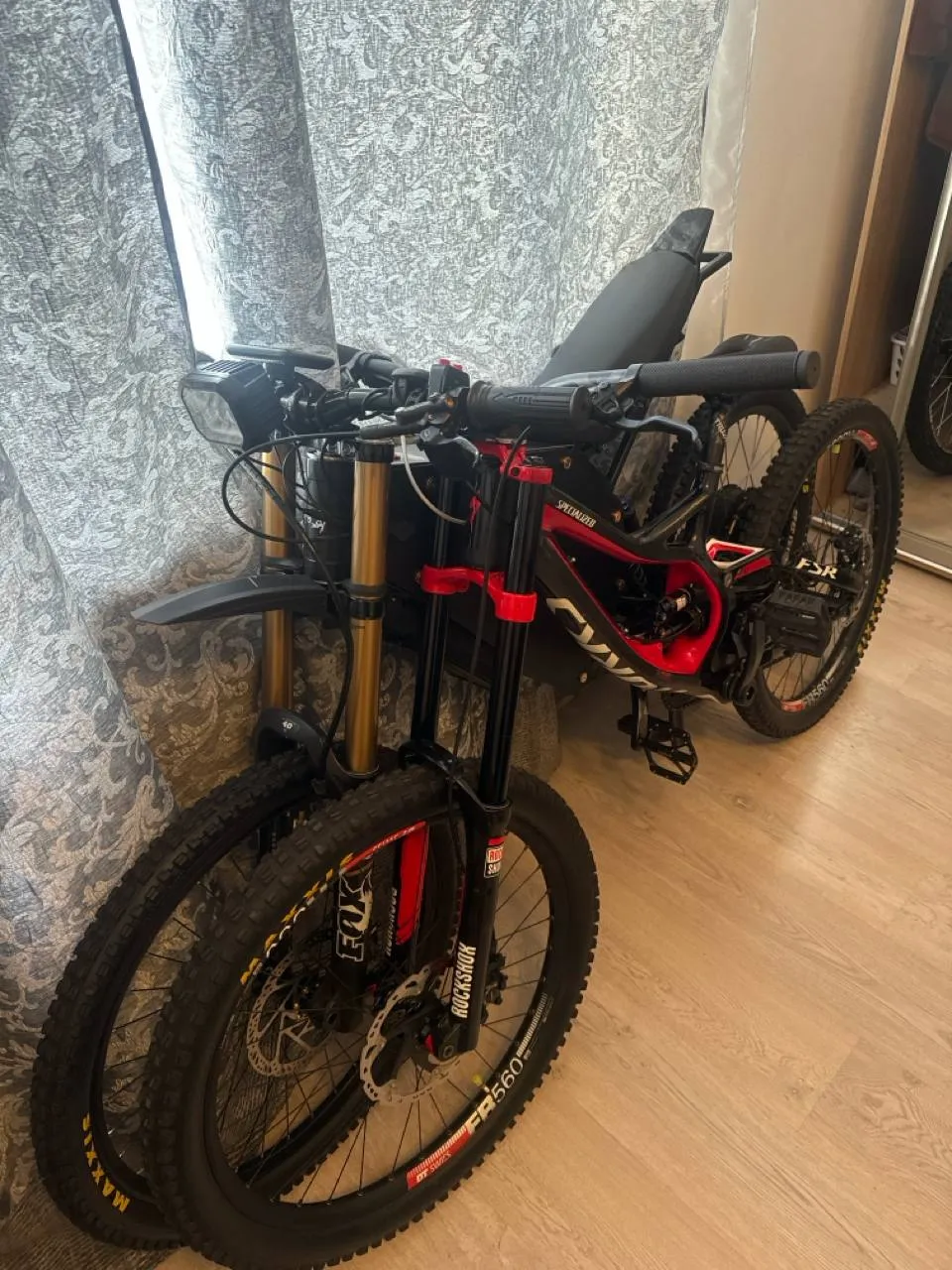 Specialized S-Works Demo 8 Carbon фото 2