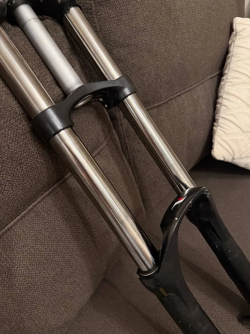 Вилка Rock Shox Domain R Dual Crown фото 6