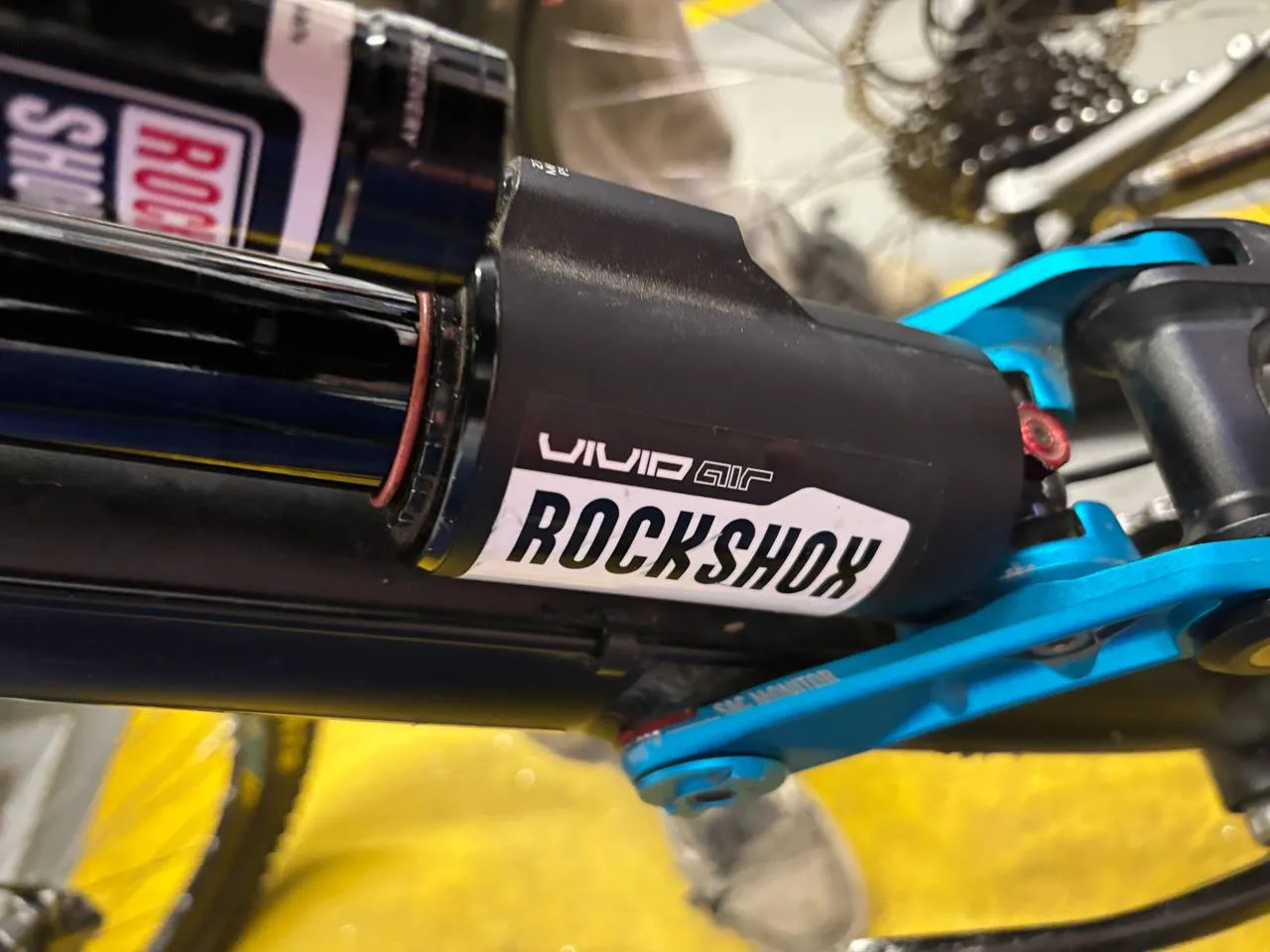 Амортизатор Rock Shox Vivid Air World Cup 240/76 фото 5
