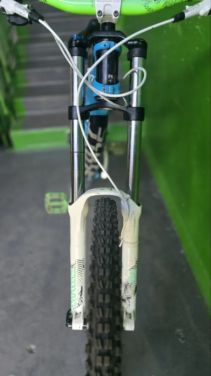 Вилка Rock Shox 200mm 20x110 фото 6