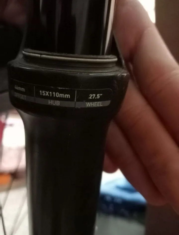 Rock Shox Yari вилка 27.5 100mm фото 3
