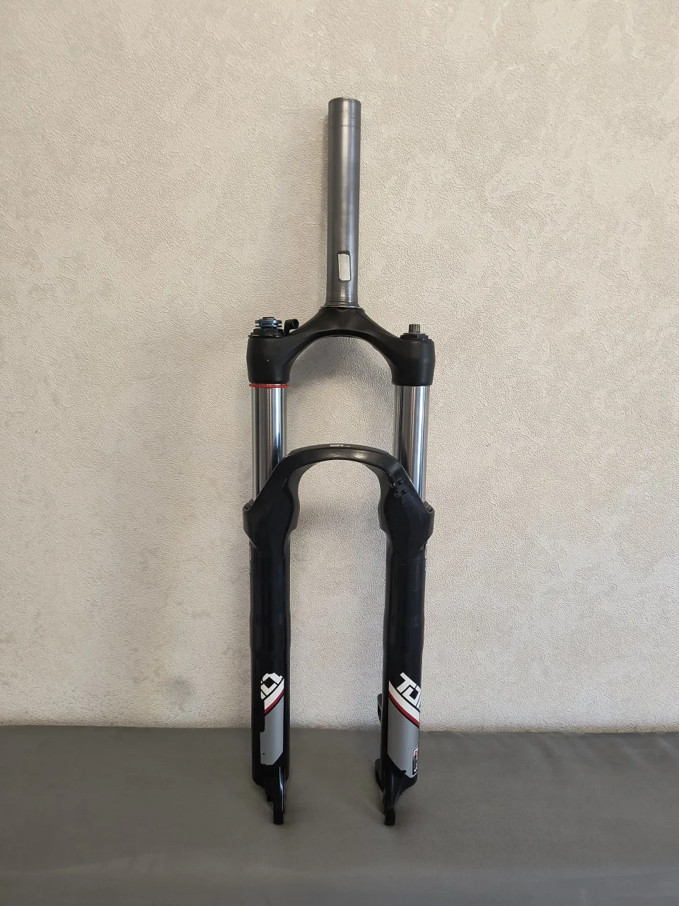 RockShox Tora SL передня вилка 26" 110мм фото 1