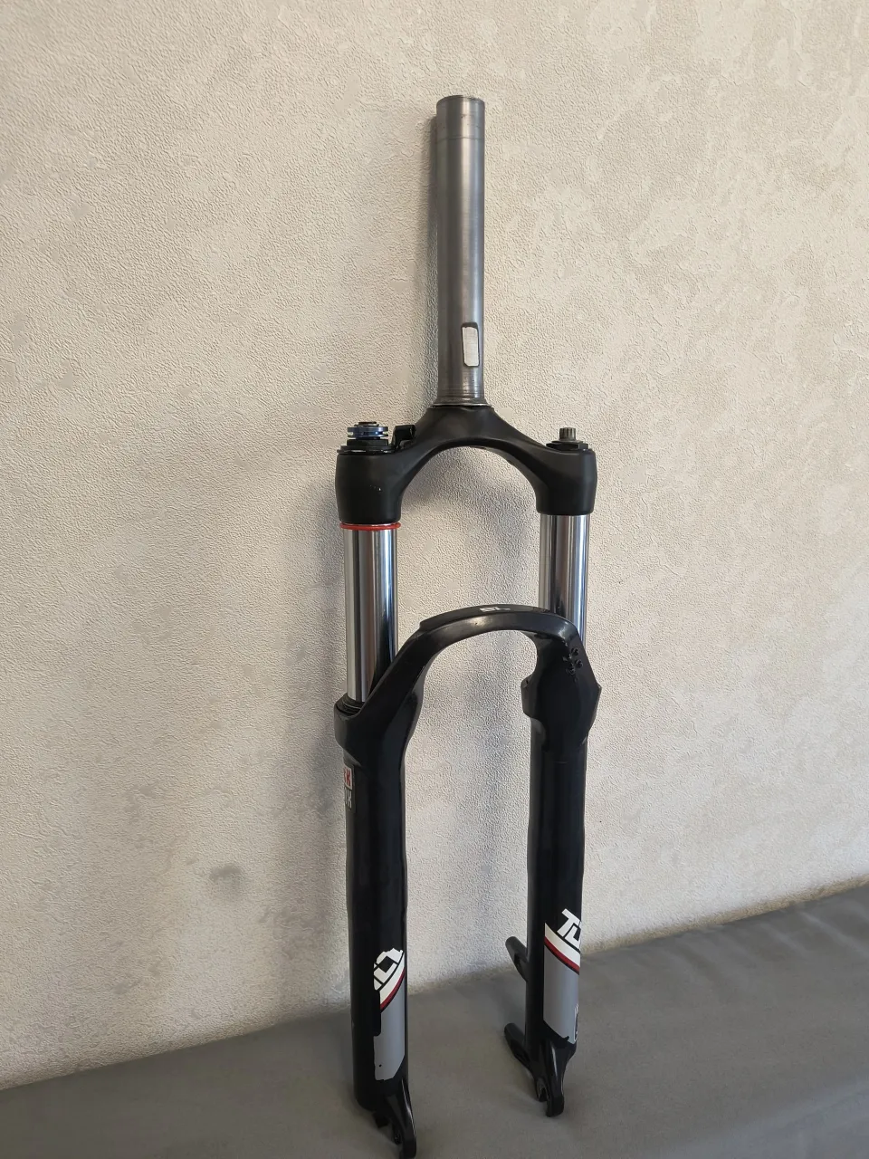 RockShox Tora SL передня вилка 26" 110мм фото 2