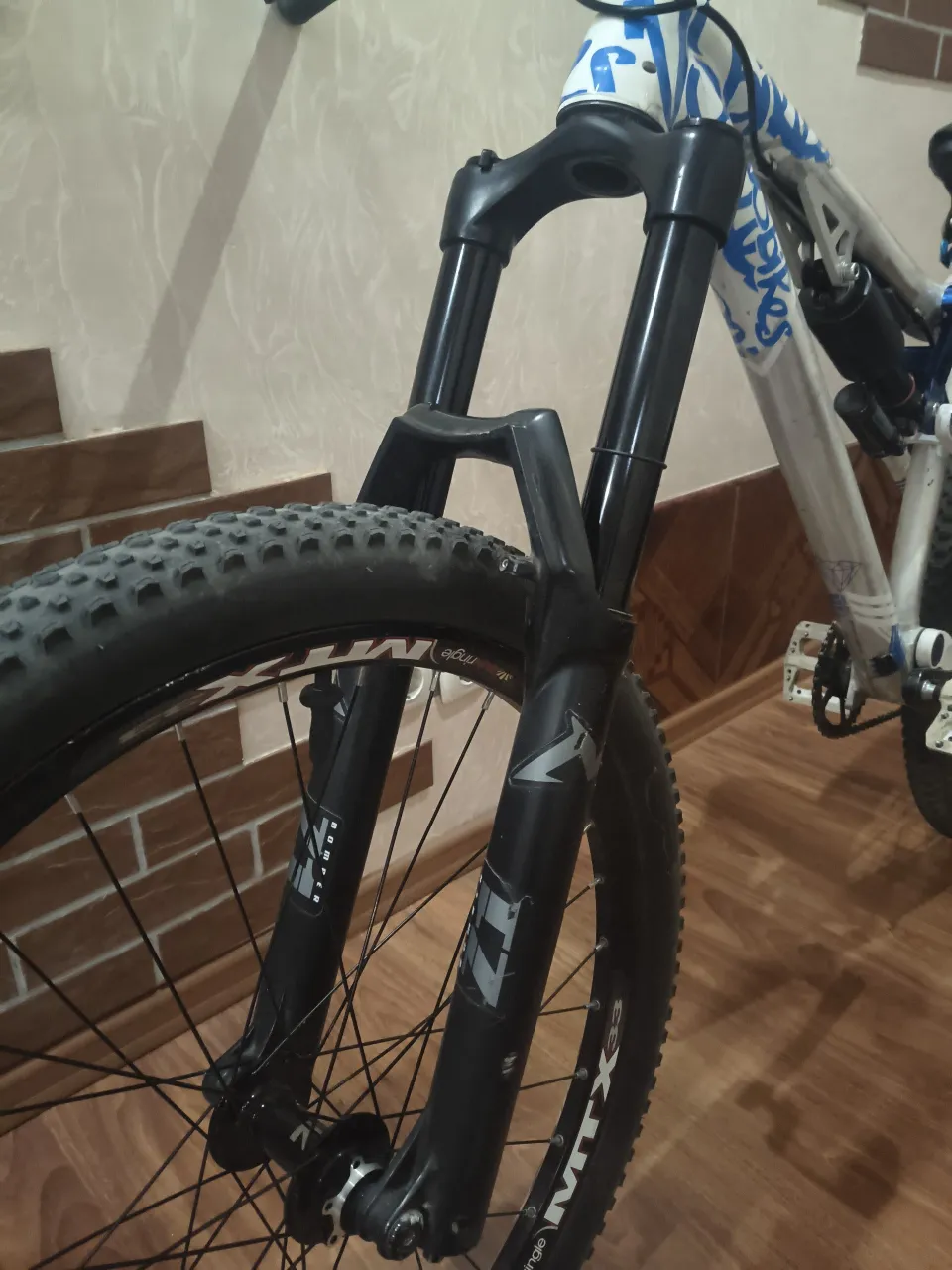Вилка Marzocchi Bomber Z1 27.5 35mm фото 9
