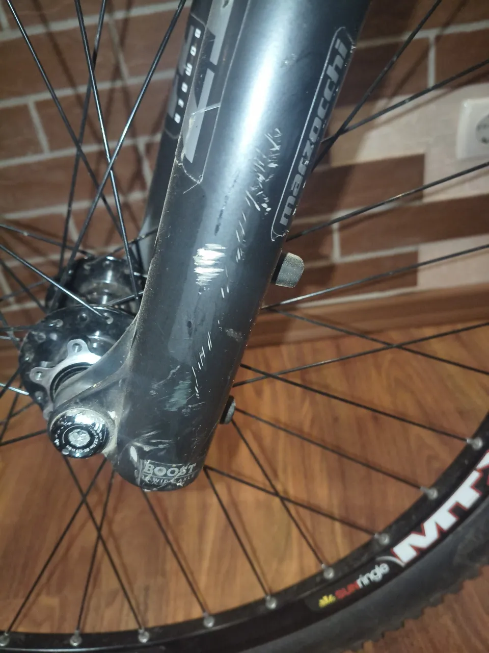 Вилка Marzocchi Bomber Z1 27.5 35mm фото 8