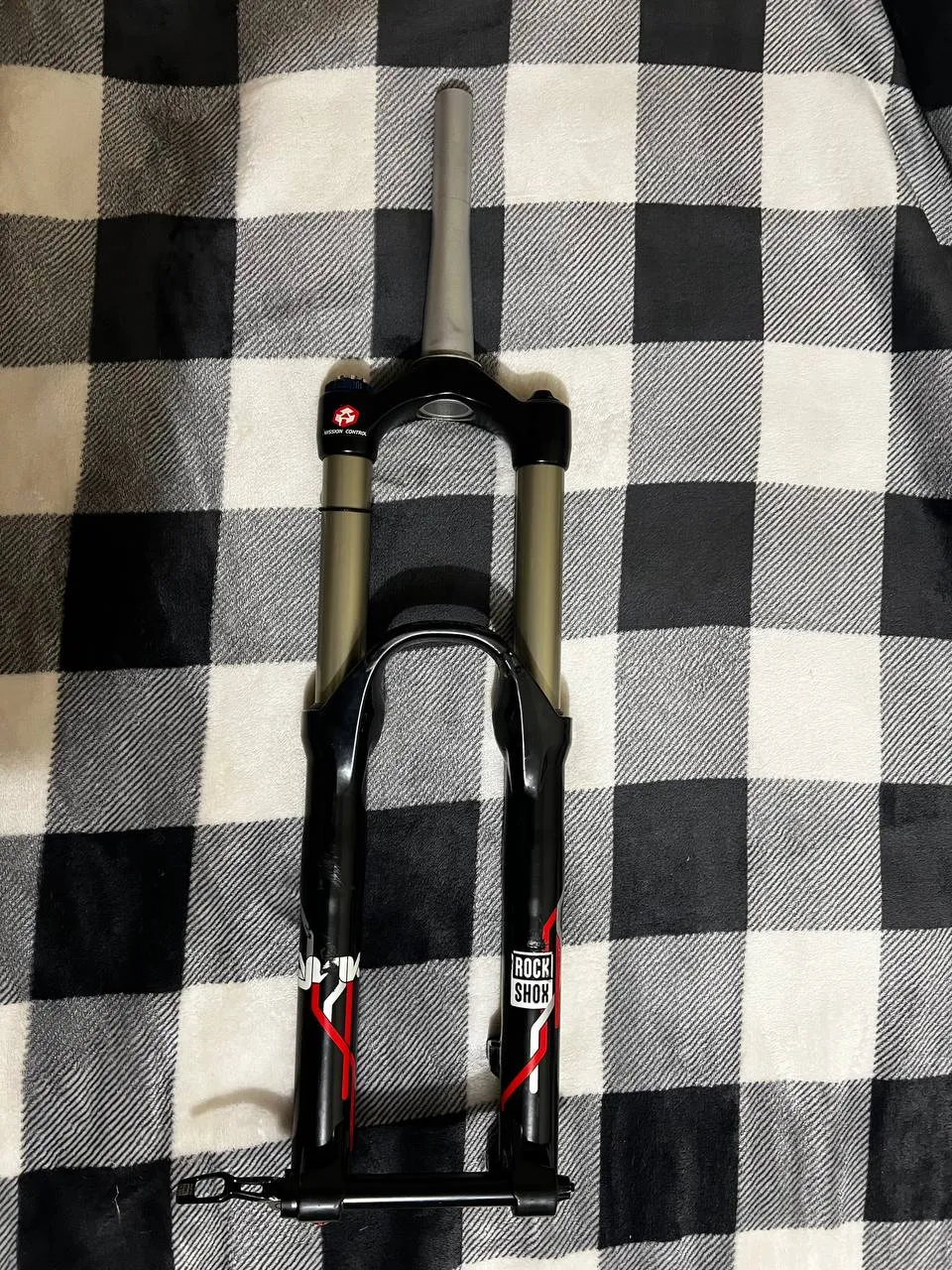 Вилка RockShox Lyrik RC2DH 26" 170mm фото 1