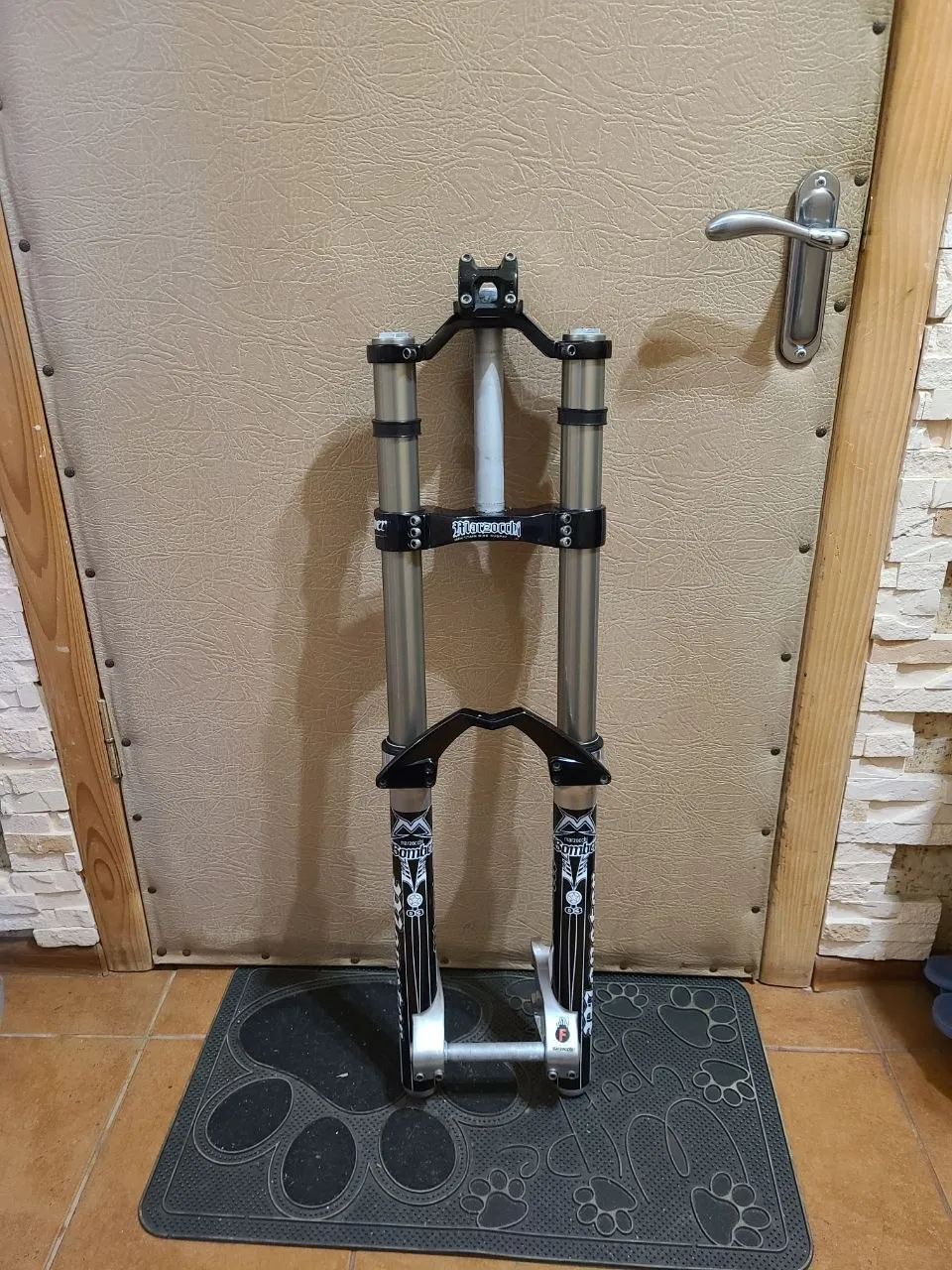 Вилка Marzocchi Monster 200mm фото 1