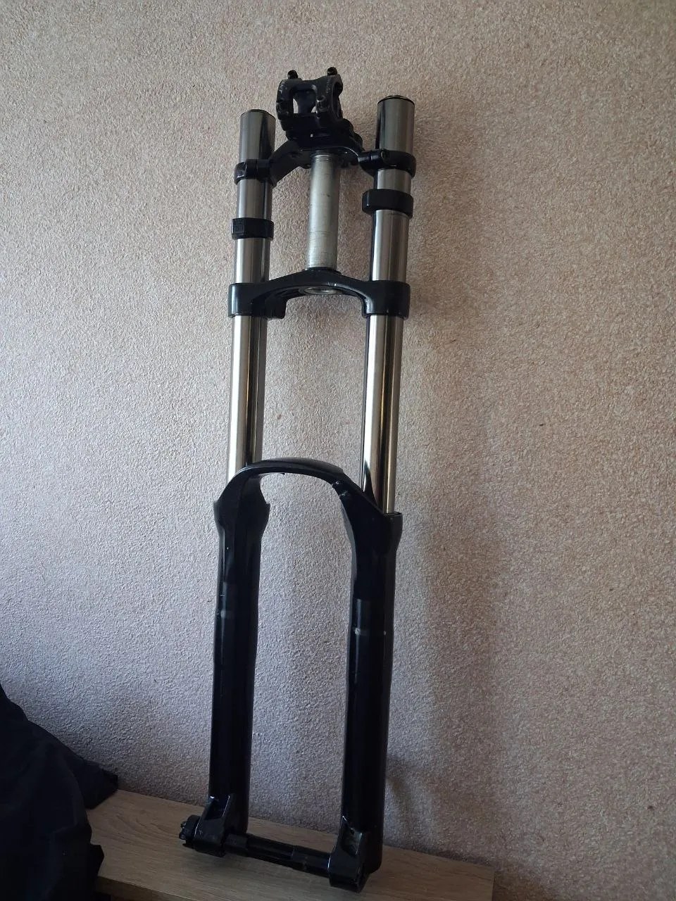 Вилка Rock Shox Domain R 200 мм + винос Giant інтегрований фото 1