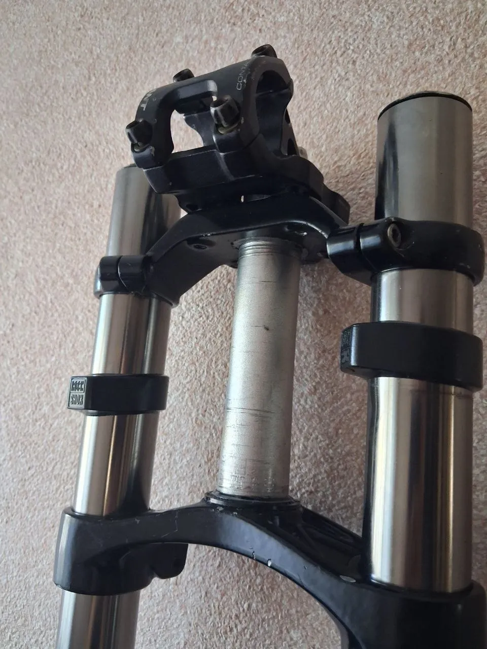 Вилка Rock Shox Domain R 200 мм + винос Giant інтегрований фото 3