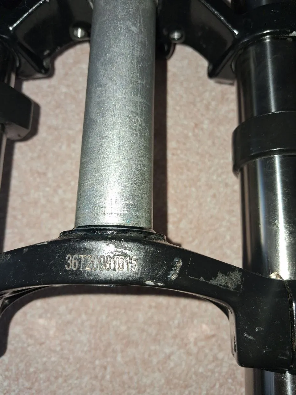 Вилка Rock Shox Domain R 200 мм + винос Giant інтегрований фото 6