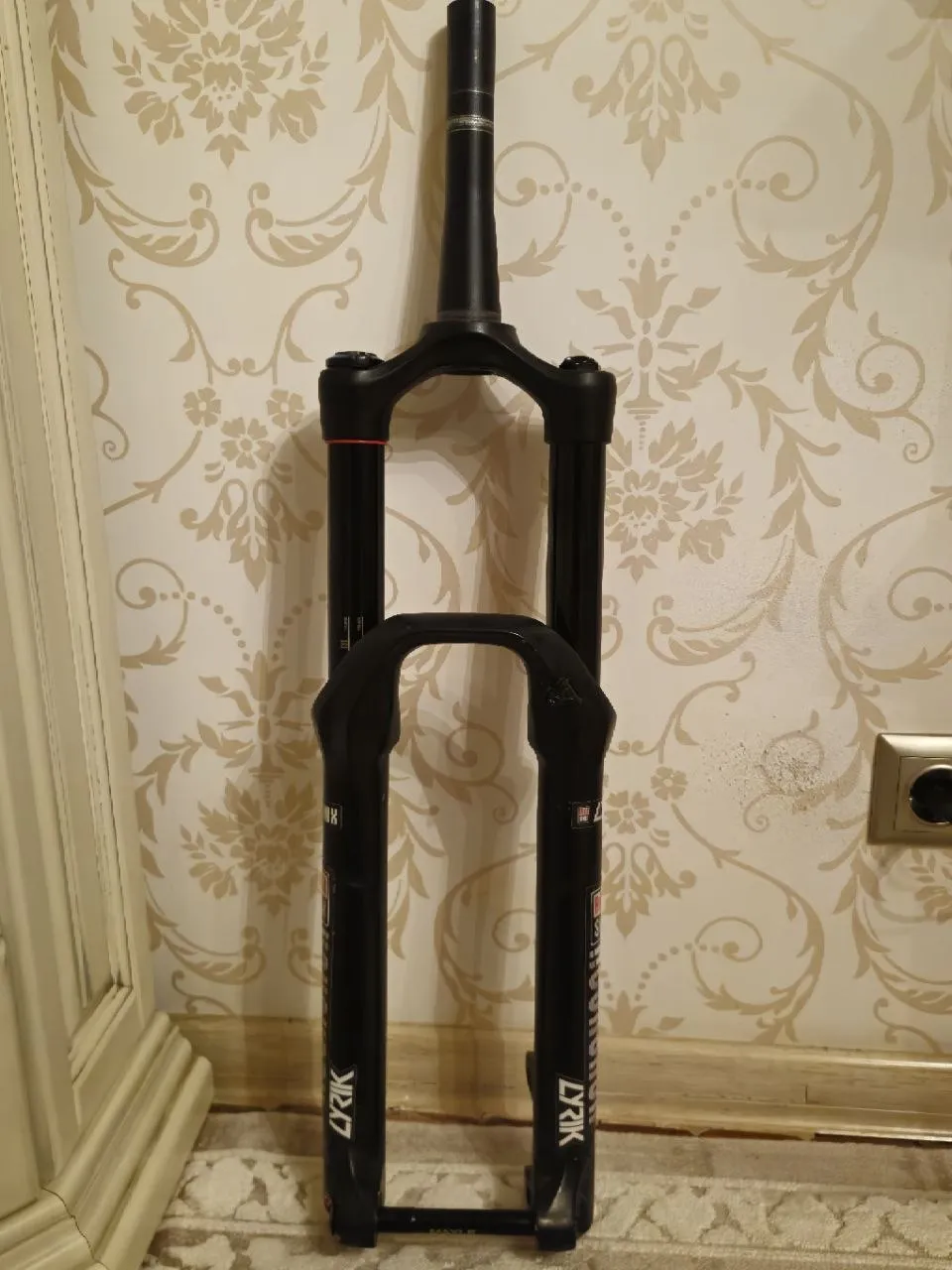 Вилка RockShox Lyrik RC 170mm 27.5 фото 1