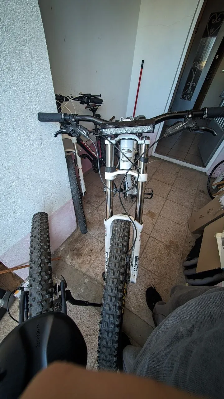 Вилка Rock Shox Domain R 2011 dual crown фото 5