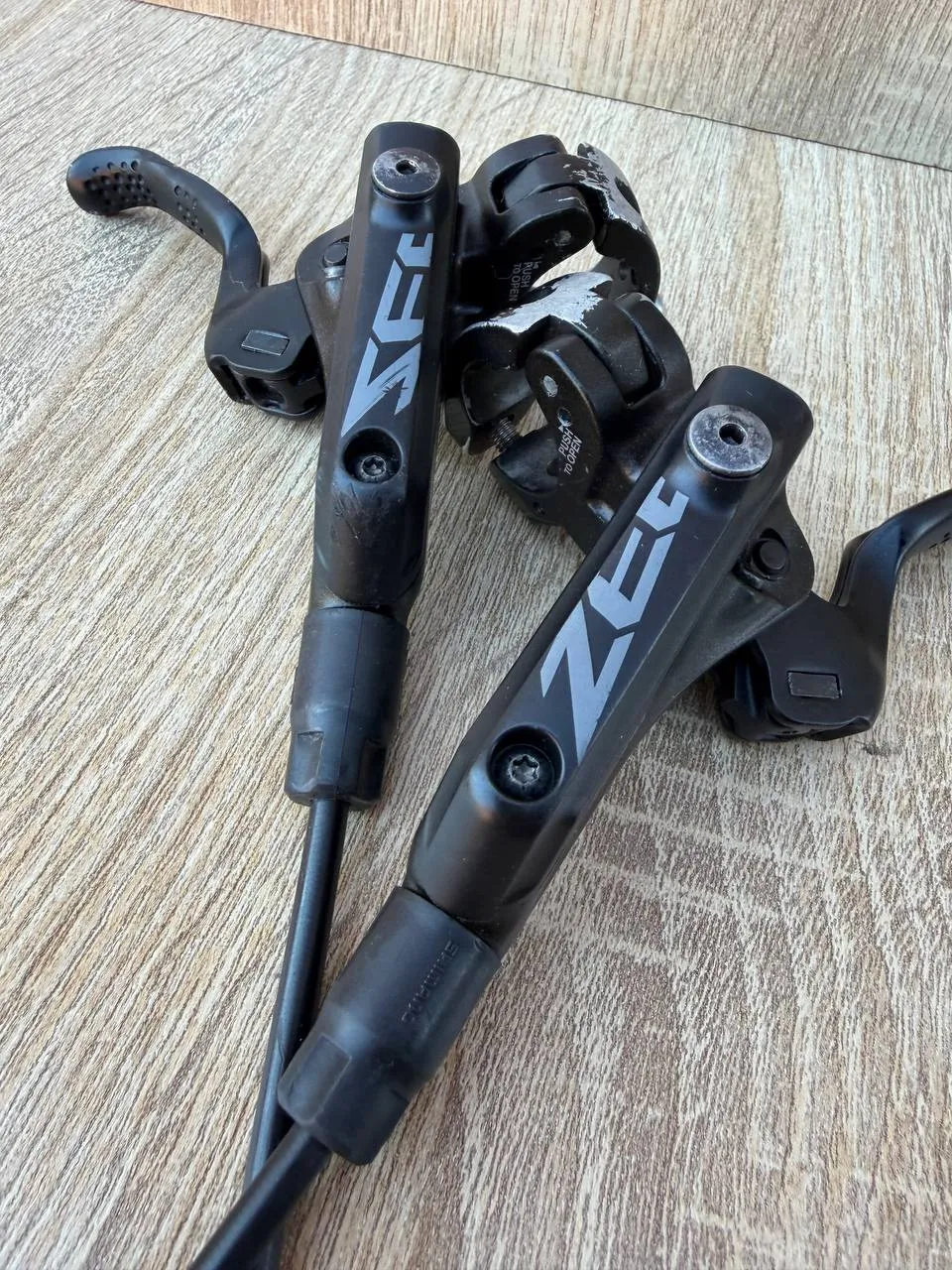 Гальма Shimano Zee гідравлічні 4-поршневі фото 4