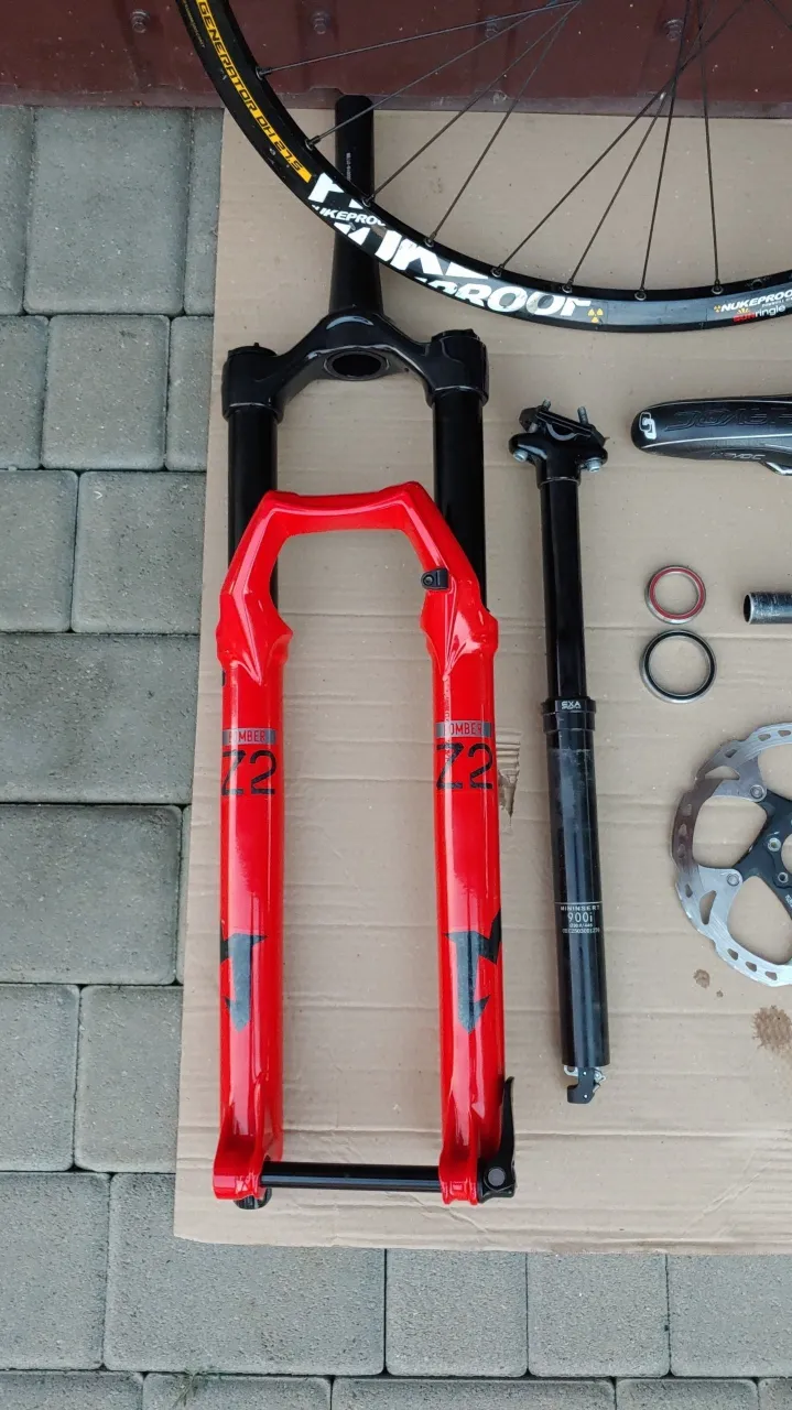 Вилка Marzocchi Bomber Z2 150mm 2025 фото 1
