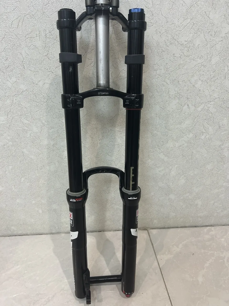 Вилка Rock Shox Boxxer RC 200mm + винос Kore фото 6