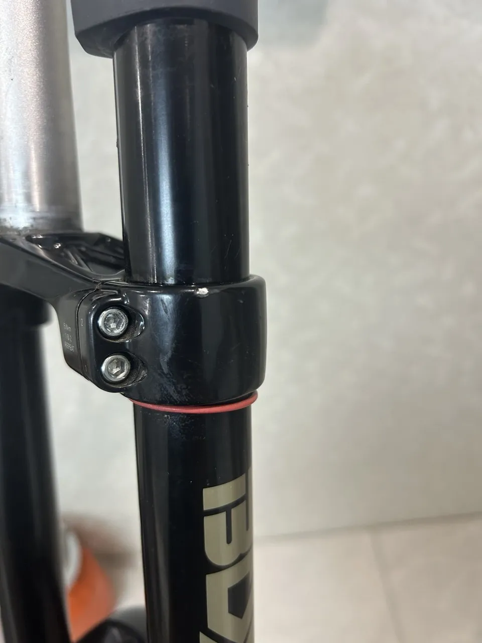 Вилка Rock Shox Boxxer RC 200mm + винос Kore фото 9
