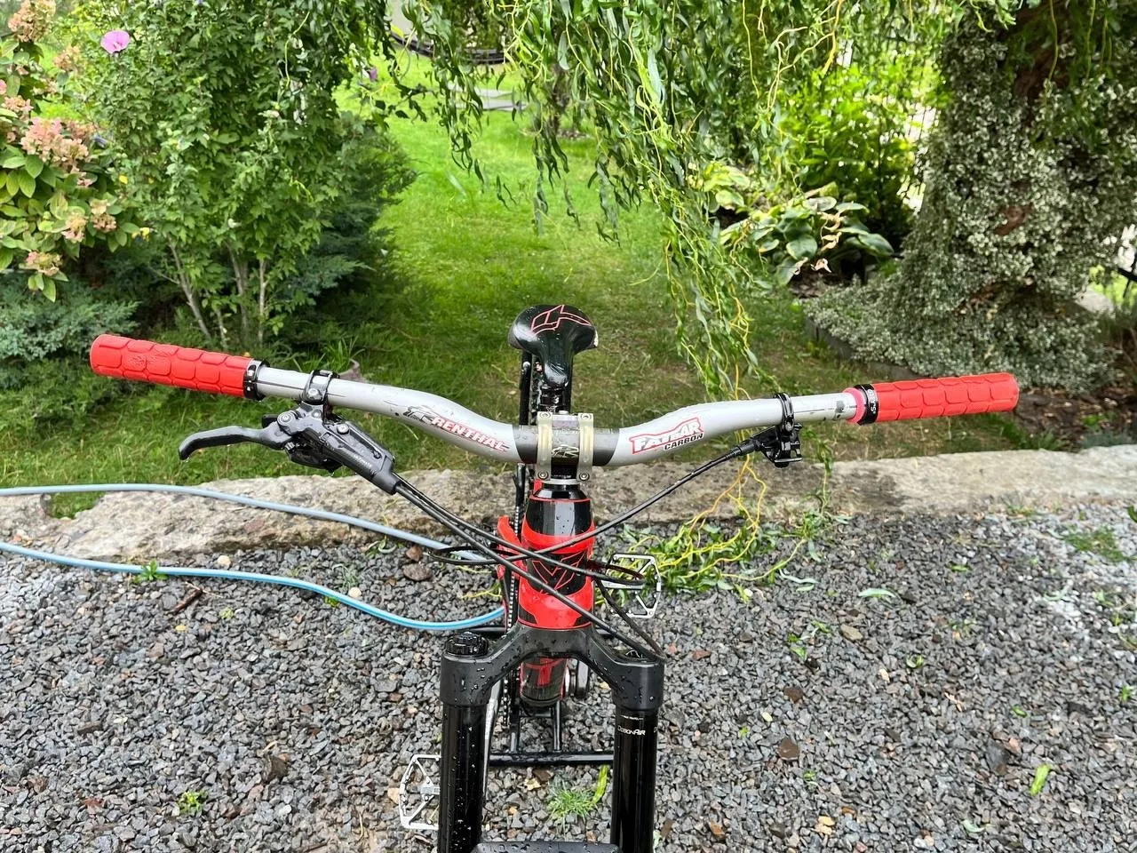 YT Capra CF Pro 2018 фото 4