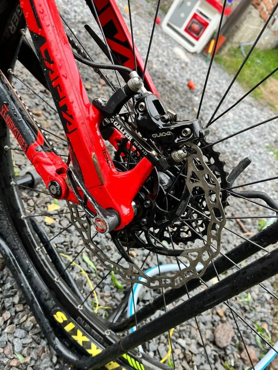 YT Capra CF Pro 2018 фото 5