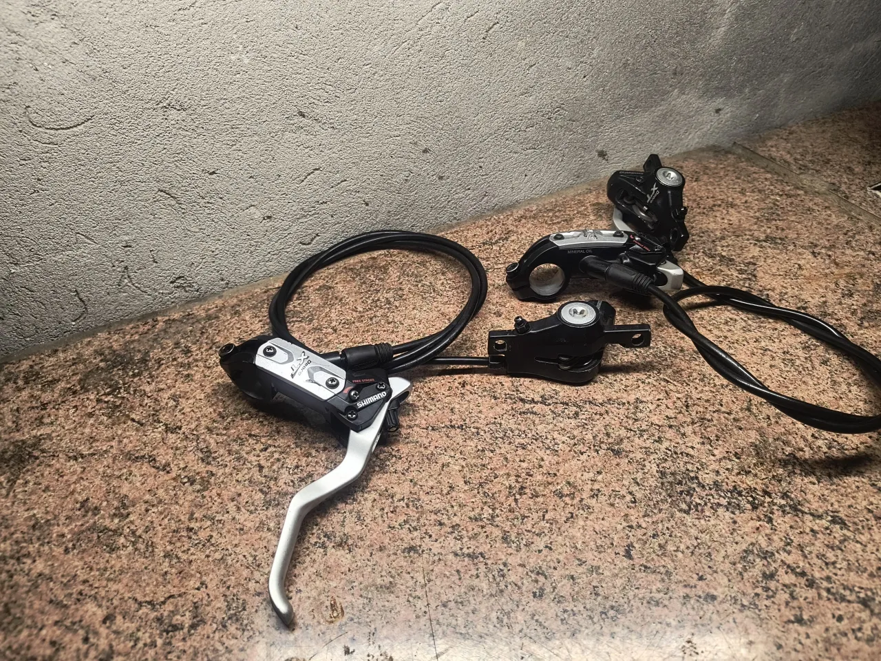 Гальма Shimano Deore XT 2 поршні фото 2
