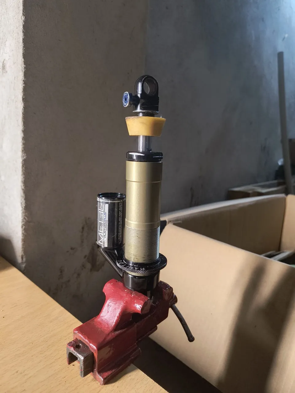 Амортизатор Manitou 241 mm фото 2