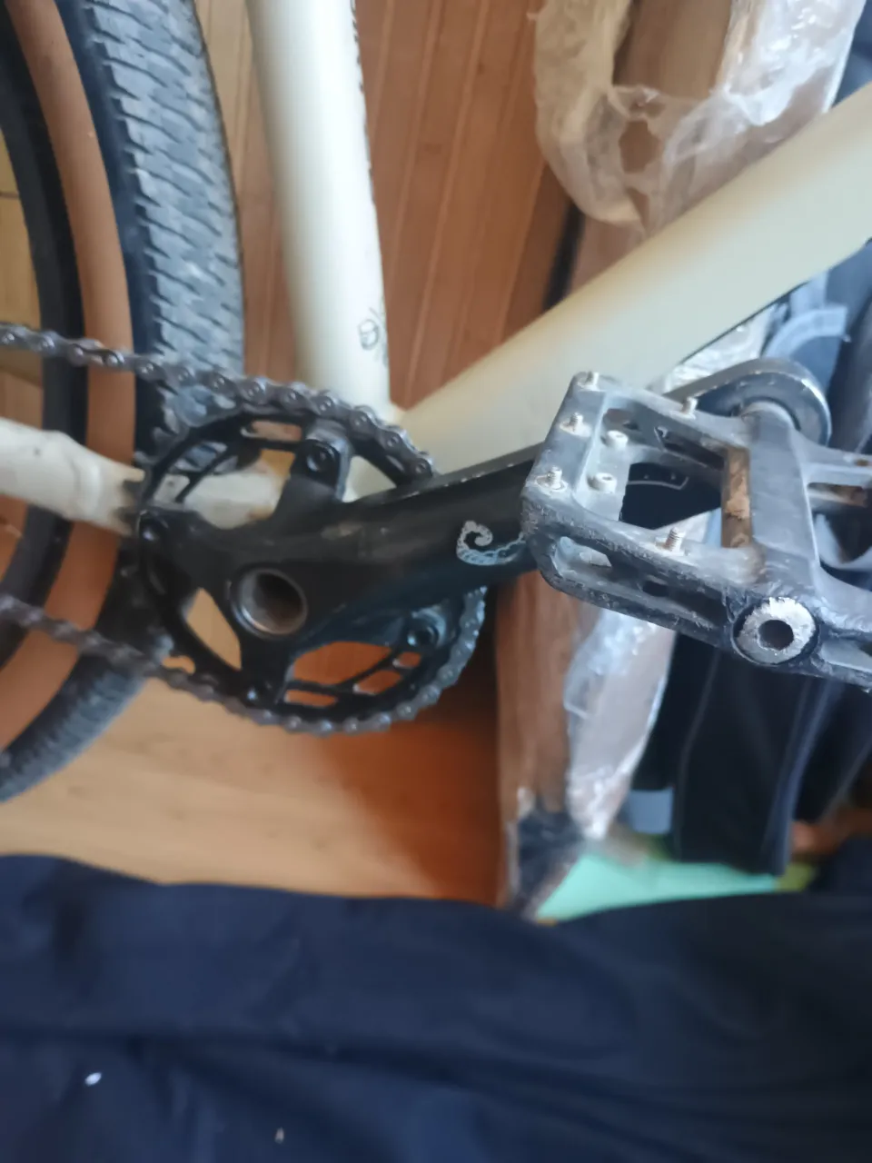 Шатуни + каретка + педалі Shimano фото 2