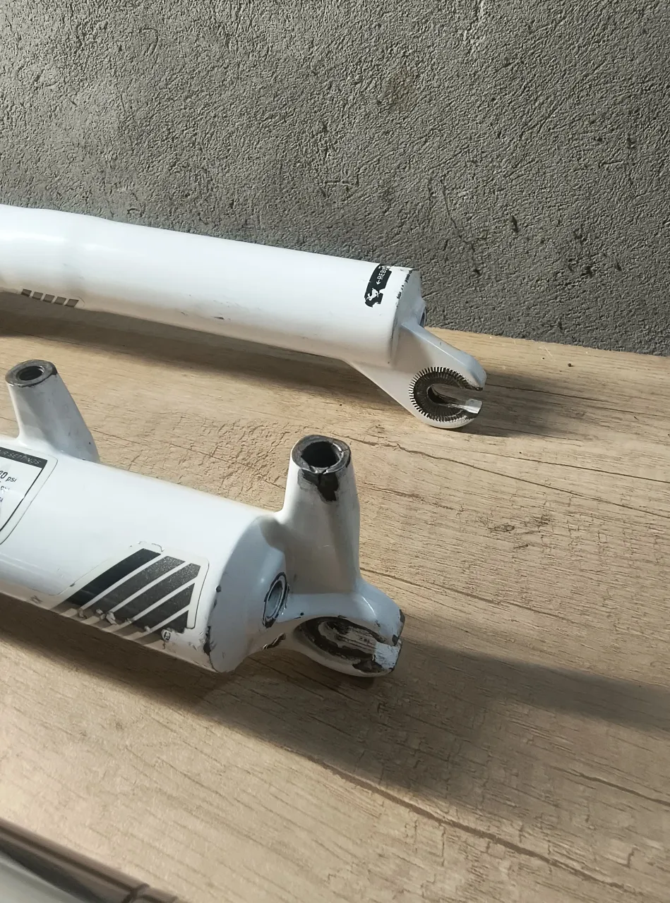 Rock Shox Reba XX 1.5 передня вилка фото 3