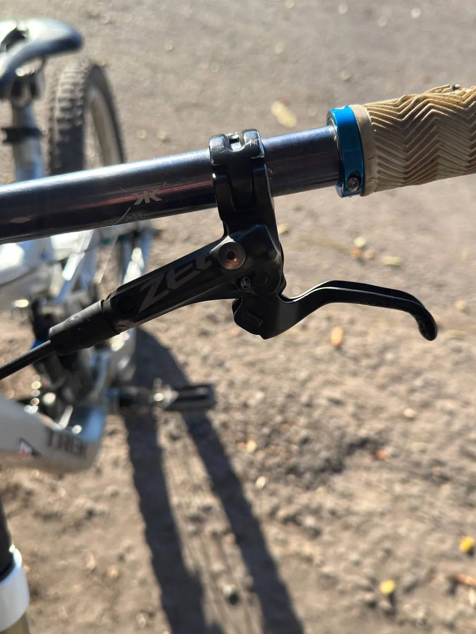 Гальмо Shimano Zee з металевими колодками фото 1