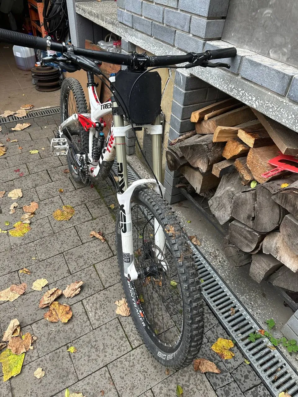 Вилка RockShox Boxxer RC фото 4