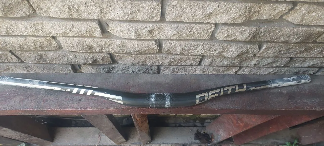 Руль Deity Skywire Carbon Handlebar 800 мм фото 1