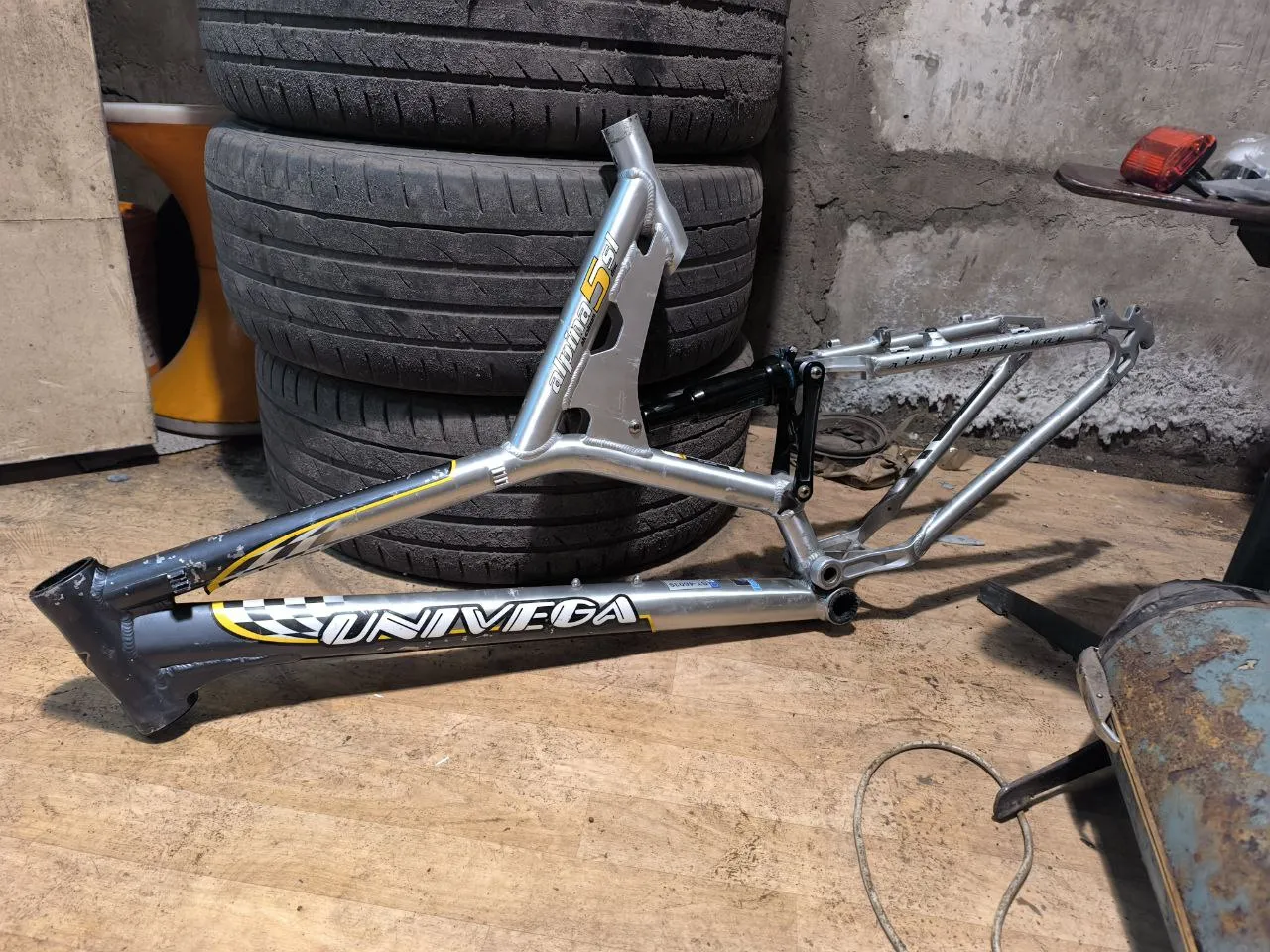 Рама Univega Alpina SL-7 з амортизатором Suntour фото 1