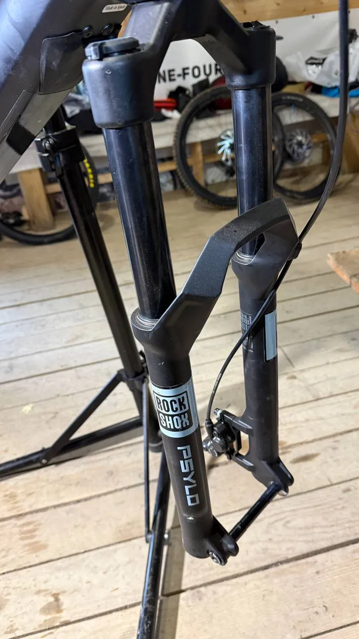 Вилка Rock Shox Psylo Silver 29" 150mm фото 2