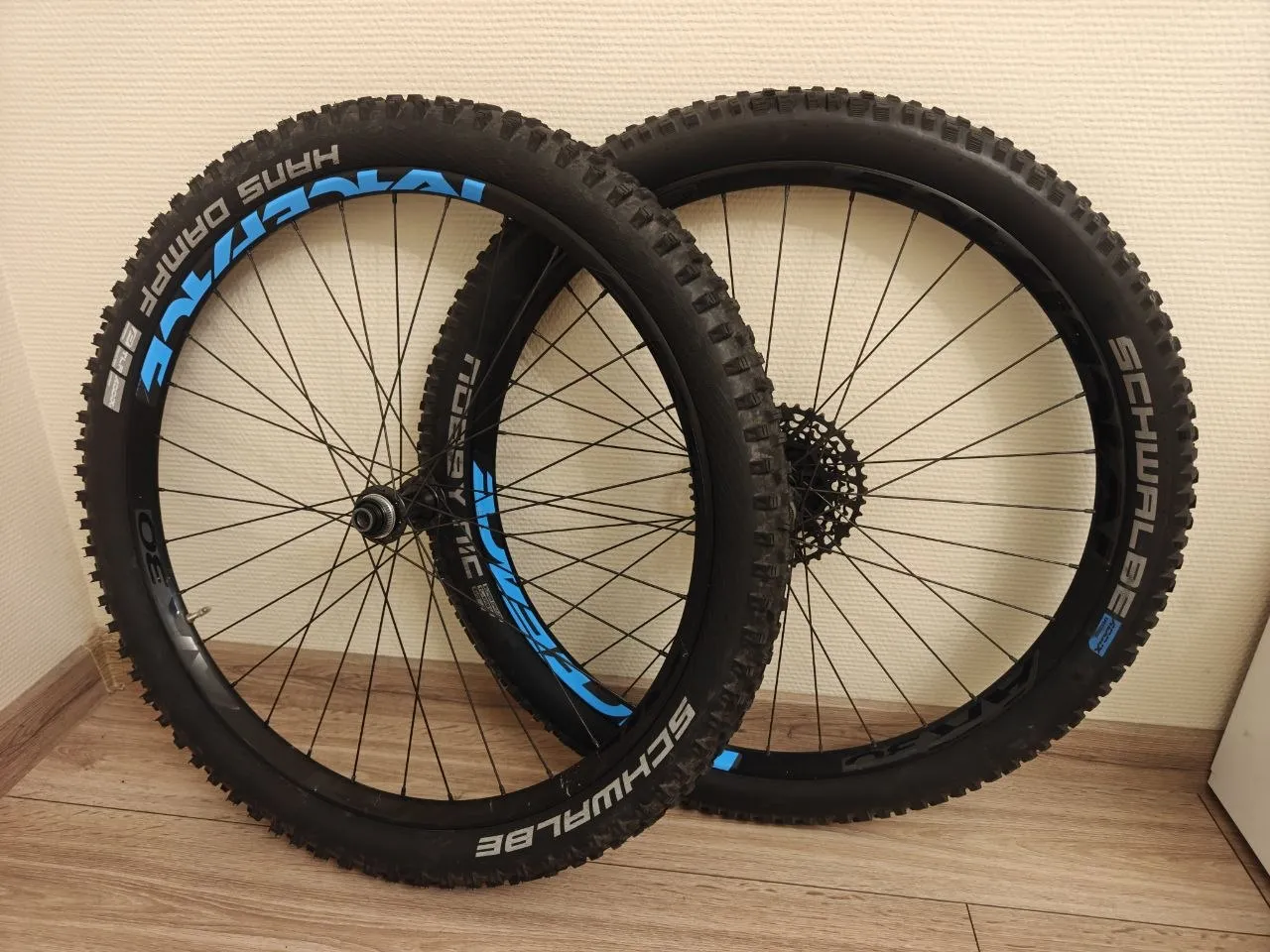 Колеса Race Face AR30 Boost 27.5" 148/12 мм задні + 110/15 мм передні фото 1