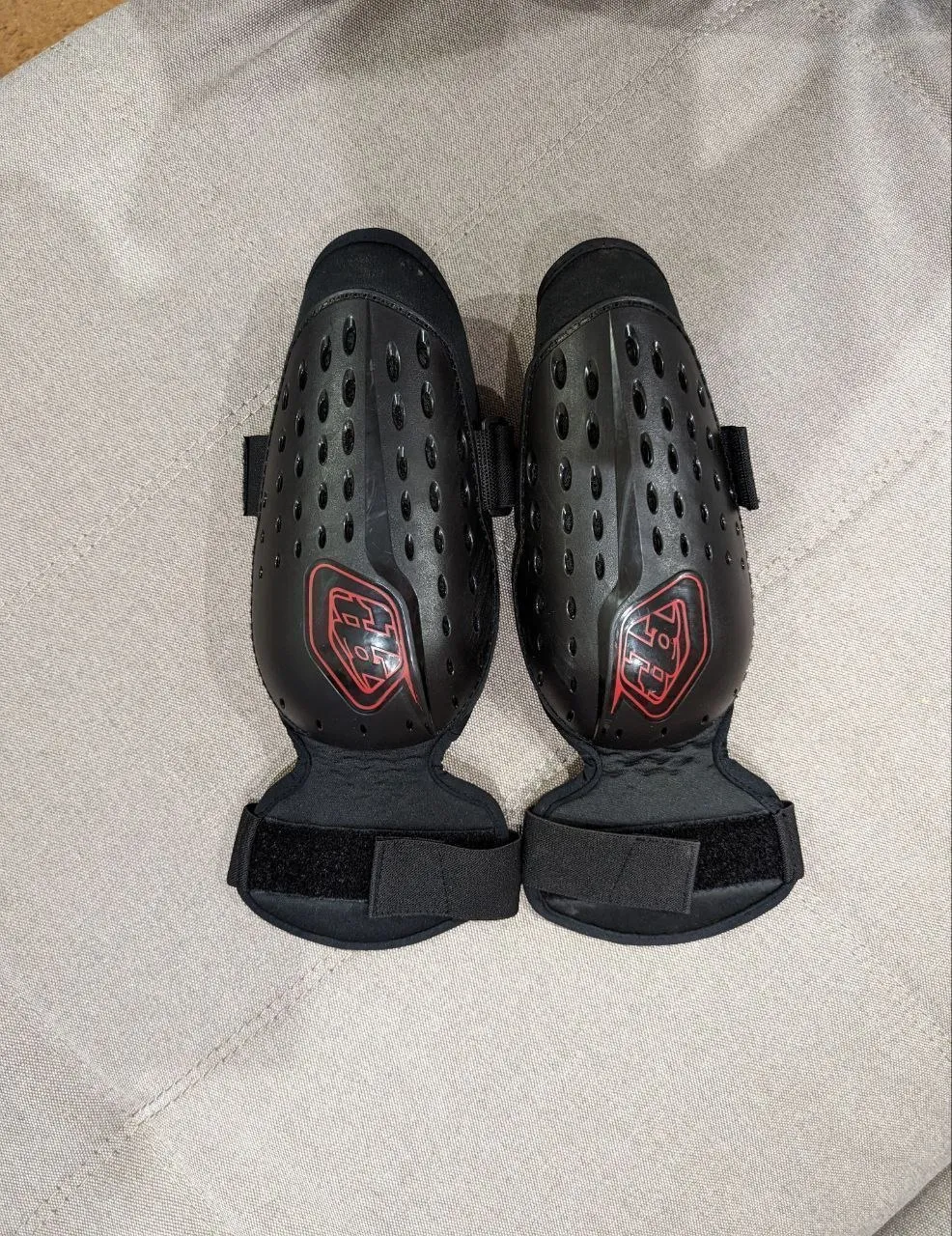 Перемикач Shimano Deore XT RD-M8100 + налокітники TLD Rogue Elbow + грипси Nukeproof фото 3