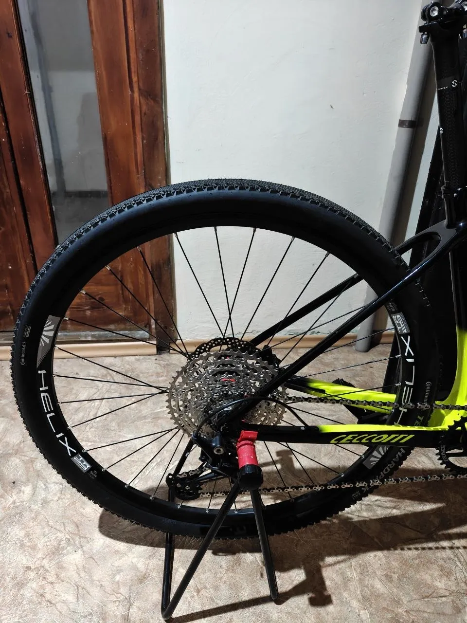 Ceccotti карбонова рама M + вилка Nanlio X7 Pro + гальма Shimano MT200 + трансмісія Deore 5100 1x11 фото 4