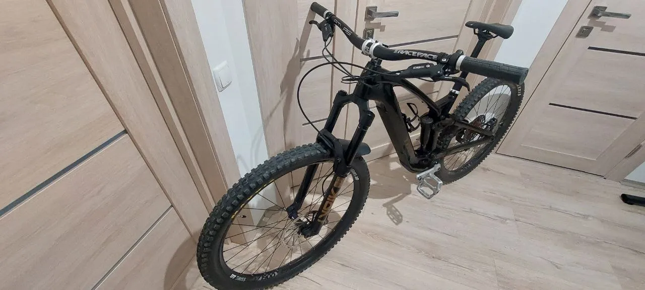 Електровелосипед Trek Fuel ExE фото 3