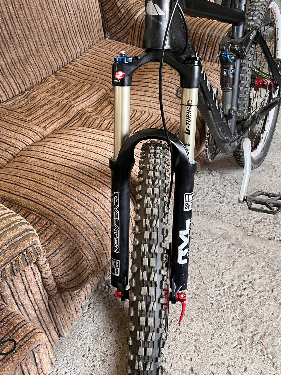 RockShox Revelation U-Turn Dual Air вилка 130 мм фото 1