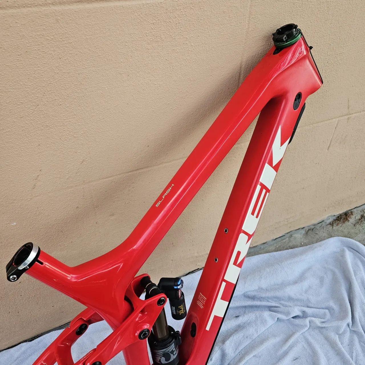 Рама Trek Slash 9.9 2017 + Fox X2 амортизатор фото 9