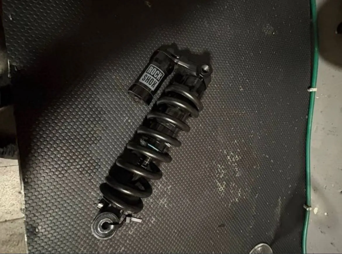 Амортизатор Rock Shox Super Deluxe Select 205/62.5 мм фото 1