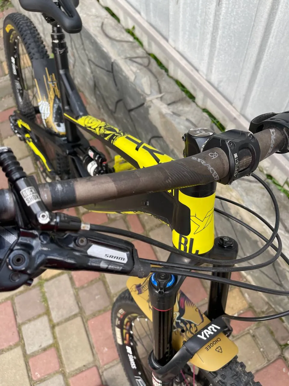 YT Capra 2017 CF frame L + RockShox Yari + Monarch Plus RC3 фото 4