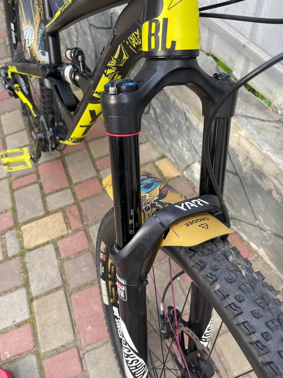 YT Capra 2017 CF frame L + RockShox Yari + Monarch Plus RC3 фото 2