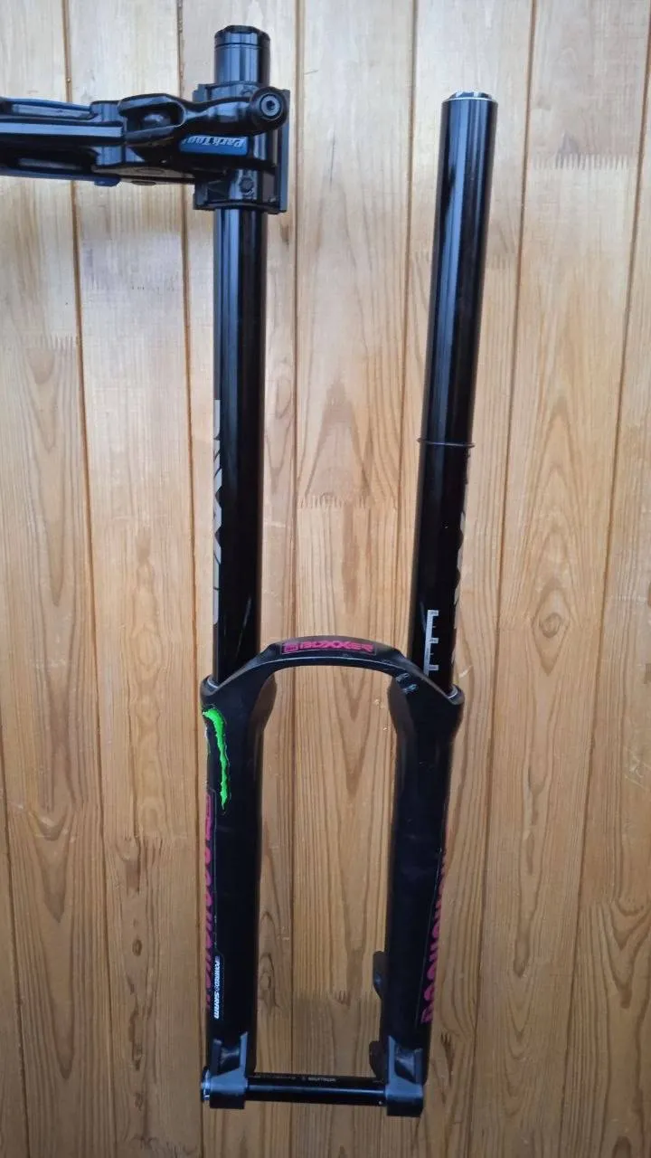 Вилка Rock Shox Boxxer 2017 на 180 мм вилку фото 1