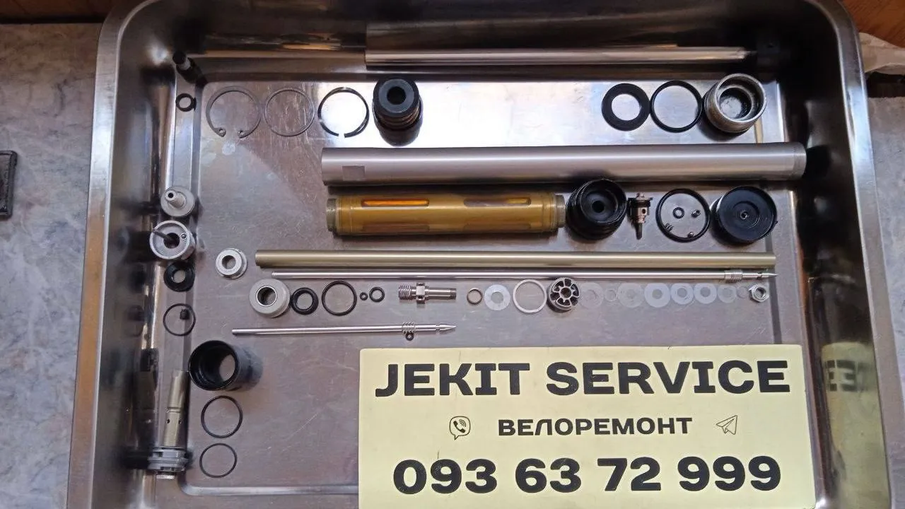 Вилка Rock Shox Boxxer 2017 на 180 мм вилку фото 2