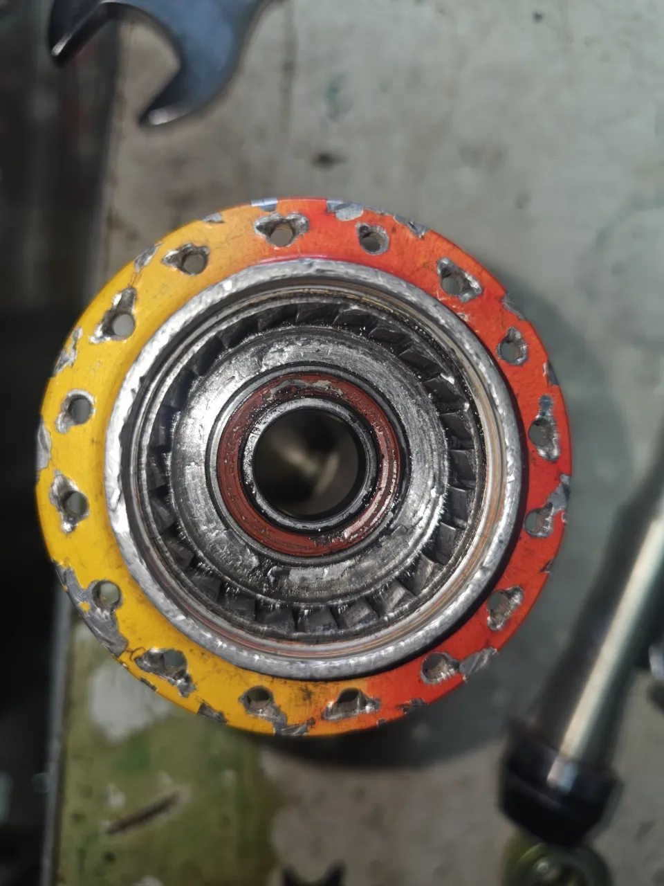 Втулка Dartmoor Revolt 135x10 Miami Vice на болтах фото 3