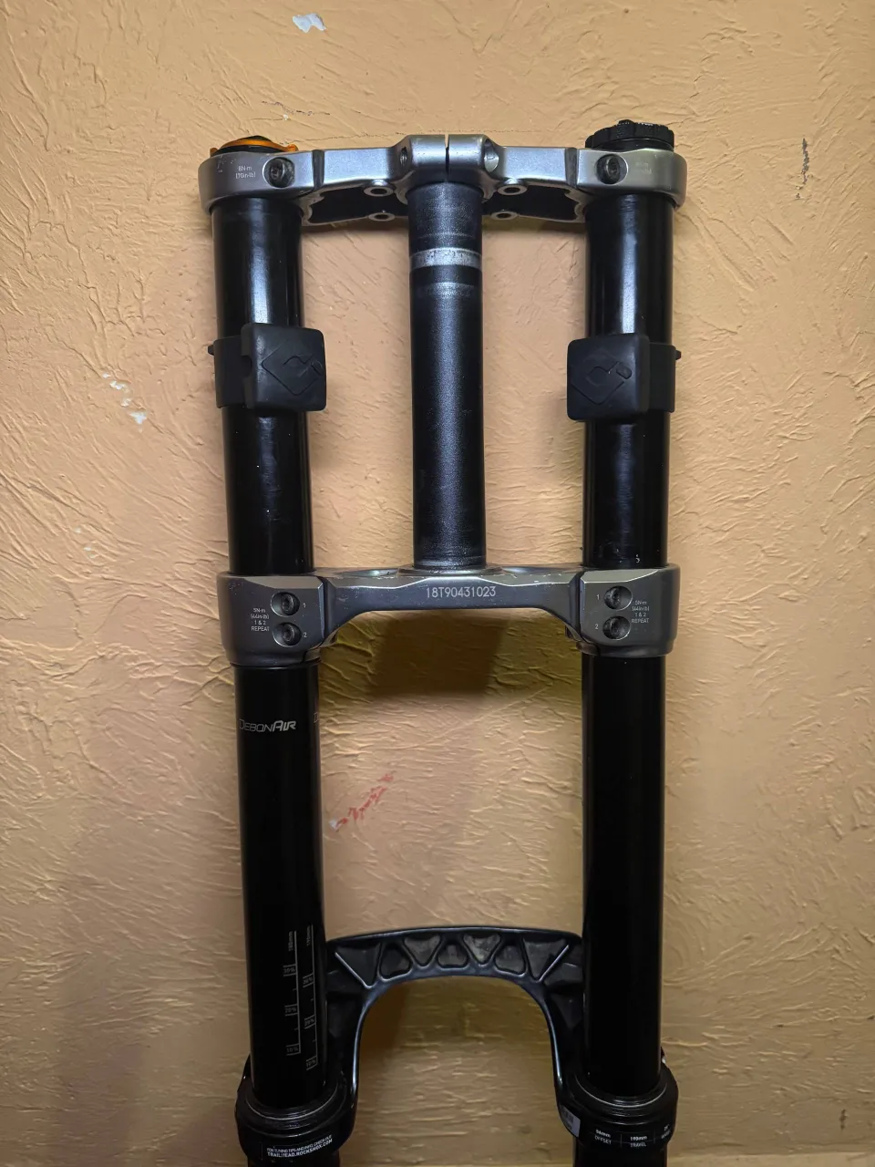 Вилка Rock Shox Boxxer Ultimate 29 190mm фото 4